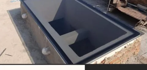 Estructura de aluminio de un domo de cristal en proceso de instalación