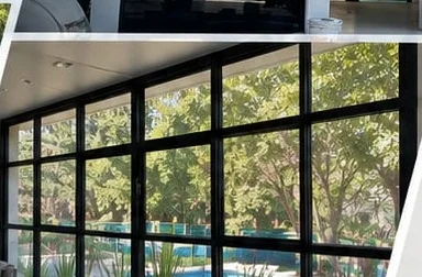 Ventanales de aluminio con vista a un jardín